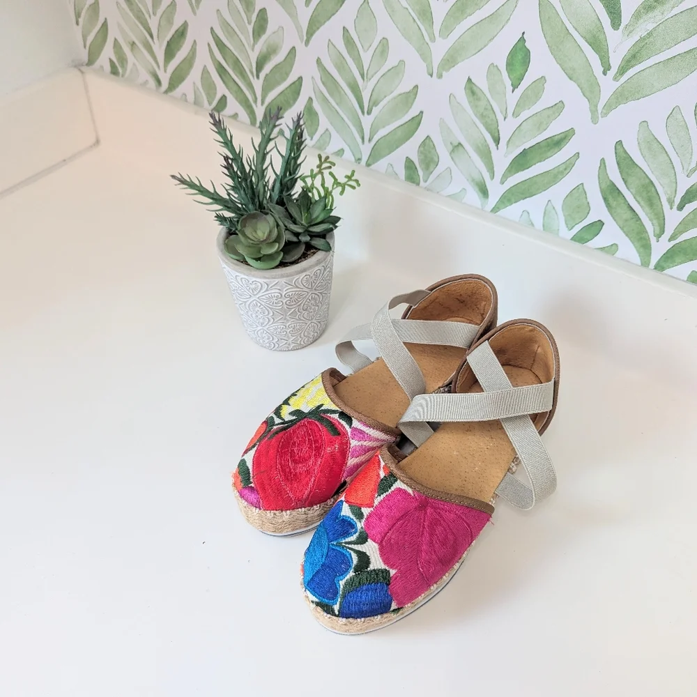 Handmade Embroidered Flatform Sandals 8.5-9 Stretchy Ankle Strap Colorful